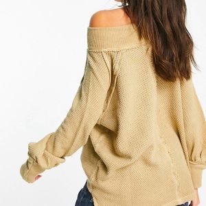 Free People longline knitted sweater in beige. Size small.